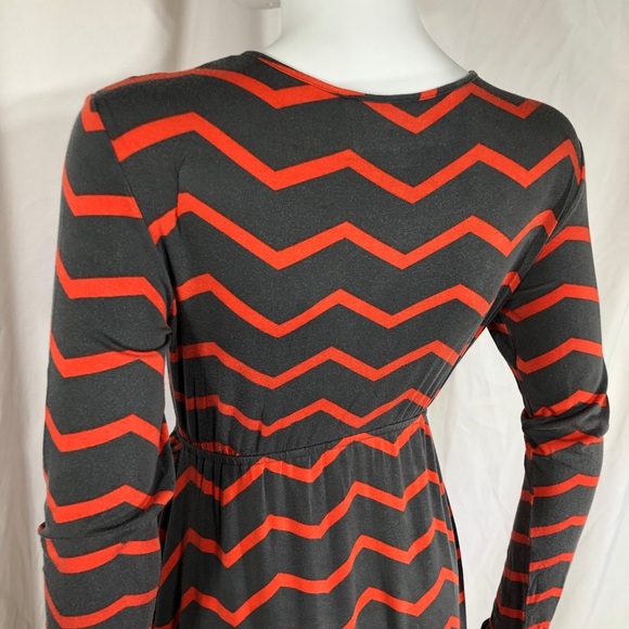 More of Me Maternity Long Sleeve Chevron Dress - Picture 5 of 7